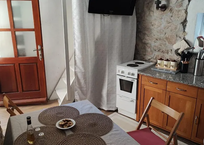 Stone House On The Cove Апартаменты *